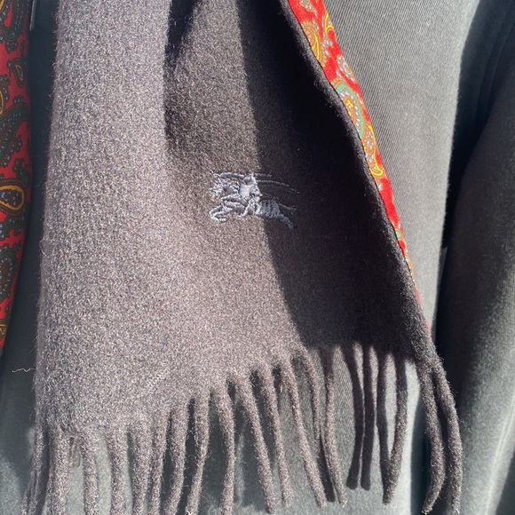 Vintage Burberry 2 sided 💯% Silk Paisley SCARF backed W/ wool/cash EUC🔥Must 👀 - Picture 4 of 17